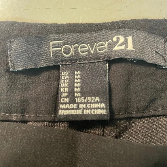 Forever 21 black pleated skirt size medium - Picture 3 of 6